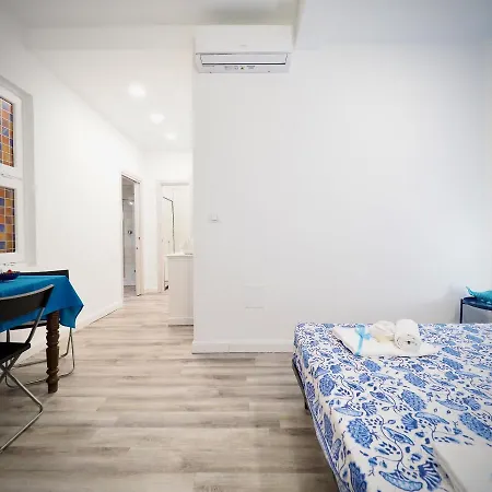 Apartment Dimora Sottoripa 24 Di Fronte All'acquario - Genovabnb It *