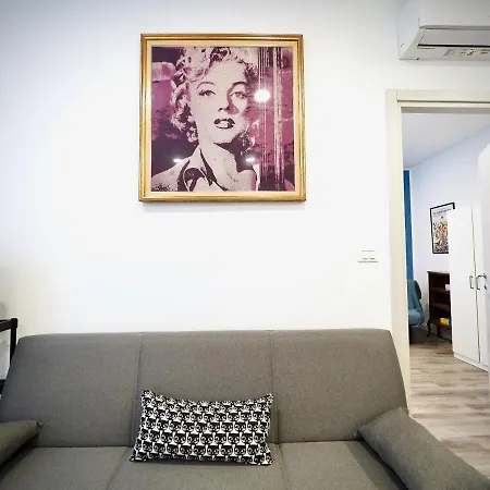 Apartment Dimora Sottoripa 24 Di Fronte All'acquario - Genovabnb It